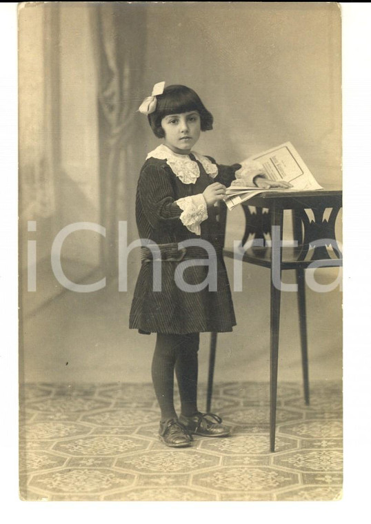 1920 ca COSTUMI Ritratto di bambina in abito di velluto *Foto cartolina FP 