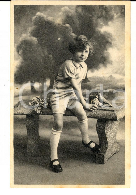 1930 ca INFANZIA Bambino su una panchina *Cartolina postale VINTAGE FP NV