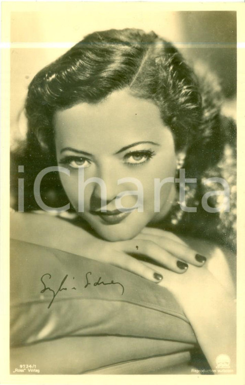 1935 ca CINEMA Attrice Sylvia SIDNEY stesa su un cuscino *Cartolina FP NV