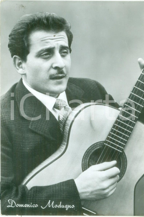 1965 ca MUSICA Domenico MODUGNO suona la chitarra *Cartolina FG NV