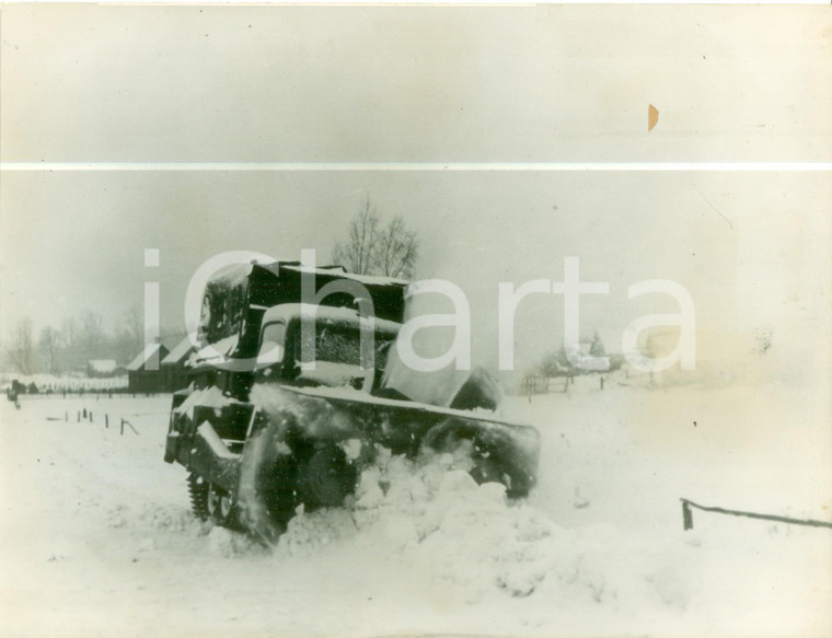 1944 NEWEL (GERMANIA) Spazzaneve in azione nelle strade *Fotografia