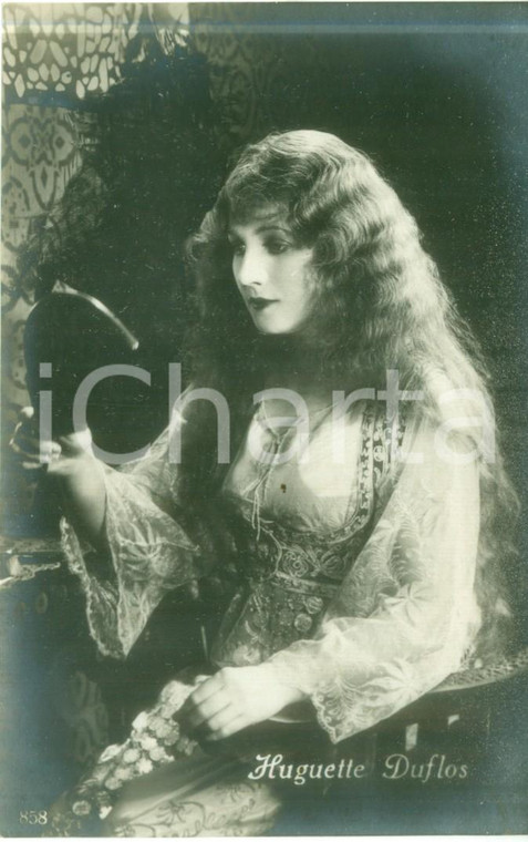 1925 ca CINEMA Attrice Huguette DUFLOS si specchia *Cartolina FP NV