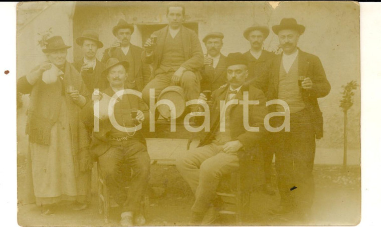 1910 ca AREA LOMBARDA (?) G. DEL SAVIO e famiglia intorno a una botte *Foto