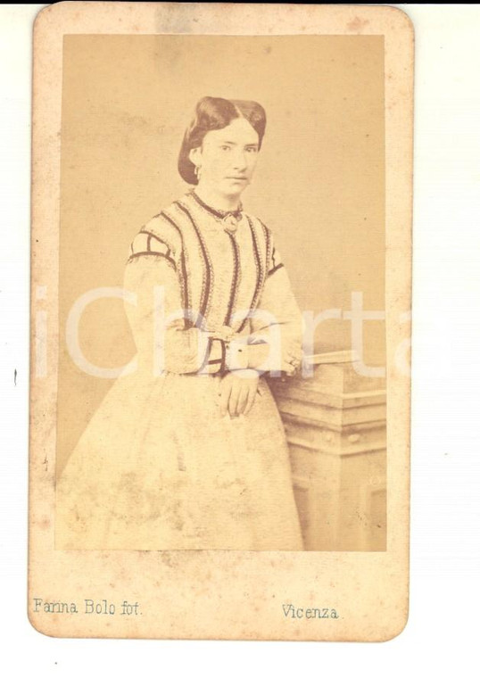 1870 ca VICENZA Ritratto di donna in abito a righe nere *Foto FARINA BOLO CDV