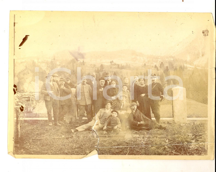 1910 ca AREA LOMBARDA Famiglia di campagna con militari *Foto DANNEGGIATA 18x13
