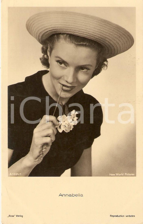 1935 ca CINEMA Attrice ANNABELLA Ritratto con fiore e lavanda *Cartolina FP NV
