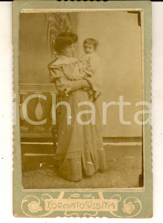 1900 ca AREA LOMBARDA (?) Madre con la figlia in braccio *Foto FORMATO VISITA