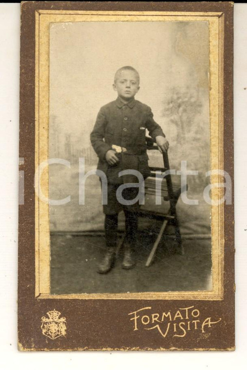 1900 ca AREA LOMBARDA (?) Bambino con sedia pieghevole *Foto FORMATO VISITA