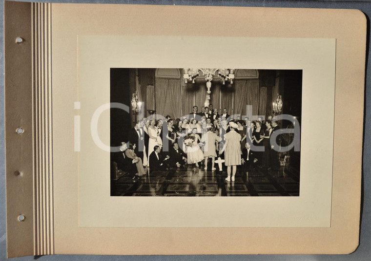 1940 BIELLA CARNEVALE Padroni di casa ricevono due piccoli buratinai *Foto TOSO