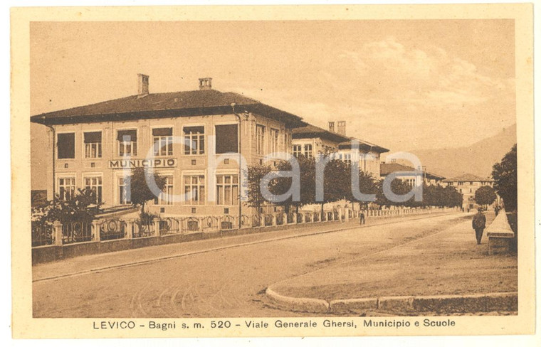 1930 ca LEVICO TERME Viale Generale GHERSI, municipio e scuole *Cartolina FP NV