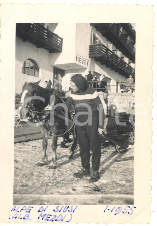 1955 ALPE DI SIUSI Un calessino all'albergo MEZDI *Foto VINTAGE 7x9 cm