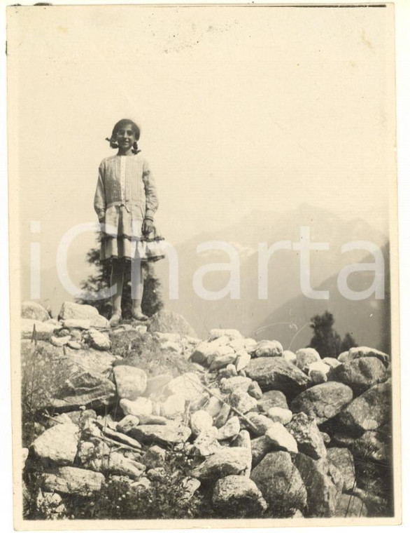 1928 MACUGNAGA (VB) Bambina presso una piccola altura *Foto 8x11 cm