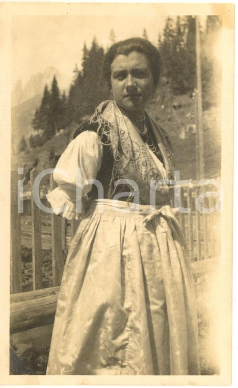 1928 TRENTINO VAL DI FASSA Giovane donna in costume tradizionale *Foto 6x11