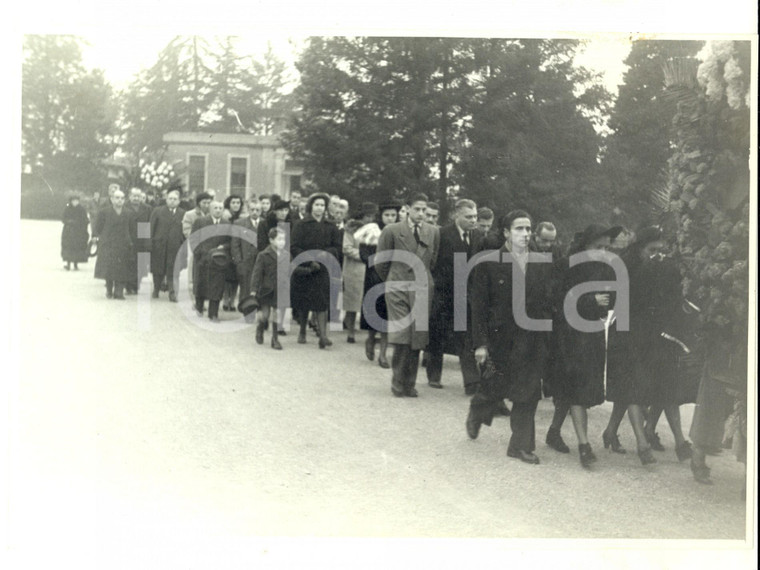 1947 MILANO Corteo funebre dopo la funzione religiosa *Fotografia 24x18 cm