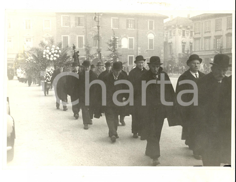 1947 MILANO Corteo funebre attraversa una piazza *Fotografia 24x18 cm