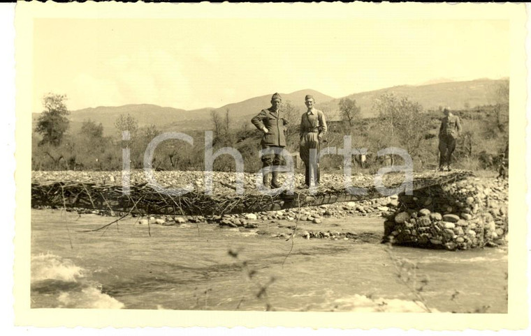 1941 WW2 ALBANIA Militari italiani alla passerella sullo SHKUMBIN *Foto RUEDI