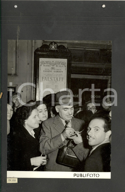 1950 LONDON Tournée TEATRO ALLA SCALA Gino BECHI concede autografi *Foto 