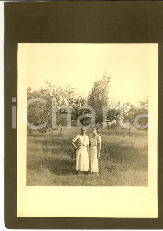 1950 ca AREA LIGURE (?) Ritratto di due donne in campagna *Foto VINTAGE 21x30 cm