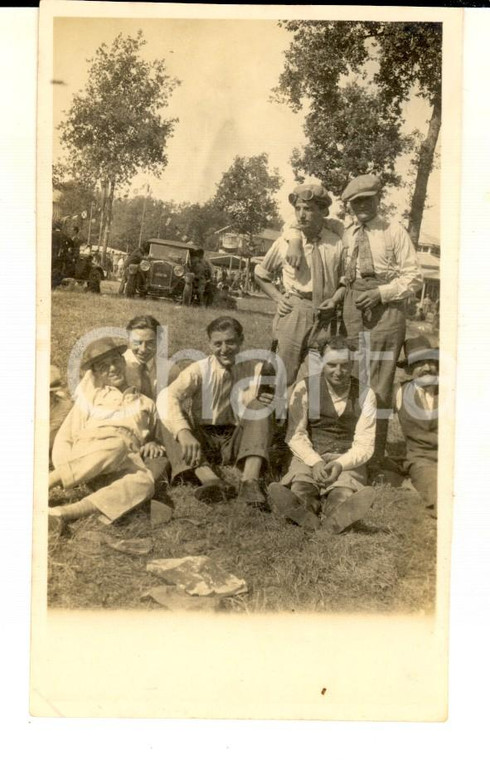 1940 ca AREA LOMBARDA Giovani automobilisti in gita *Foto VINTAGE 7x10 cm