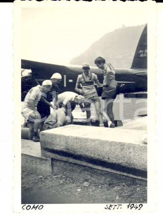 1949 COMO Gruppo di giovani ciclisti con aeroplano *Fotografia VINTAGE 6x9