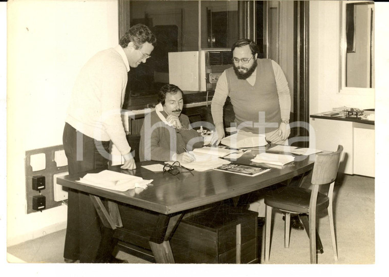 1970 ca MILANO (?) La firma di un progetto in un'azienda tecnica *Foto 18x13 cm