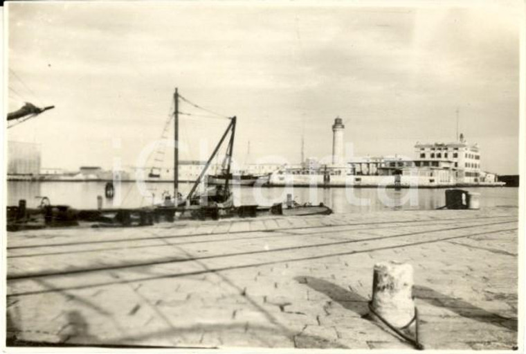 1929 TRIESTE Veduta del porto con il faro *Fotografia VINTAGE 9x6 cm