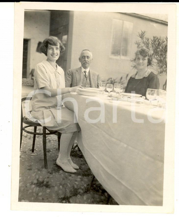 1935 ca AREA LOMBARDA Ritratto di famiglia a tavola *Fotografia VINTAGE 9x11