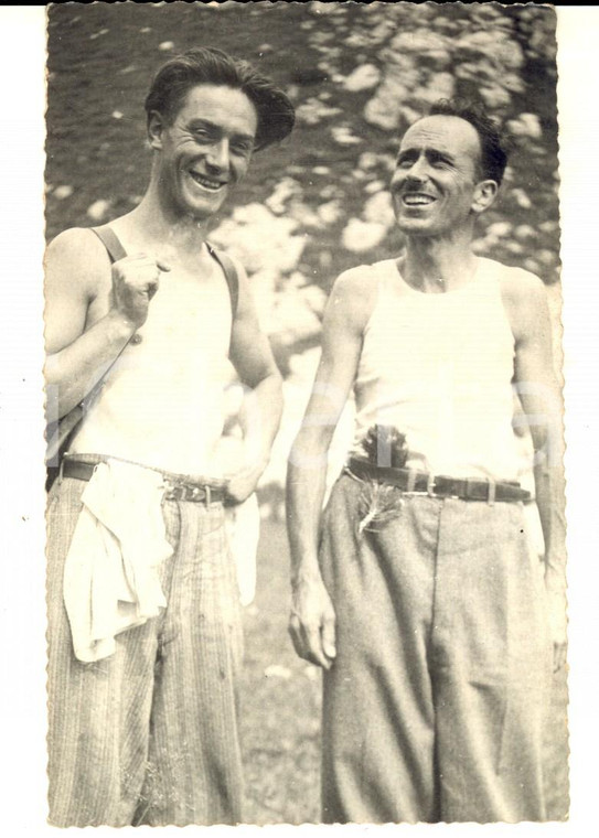 1940 ca AREA LOMBARDA Coppia di amici in canottiera *Foto VINTAGE 9x14