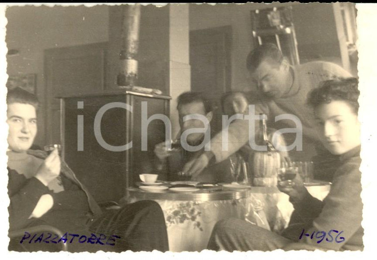 1956 PIAZZATORRE (BG) Un bicchiere di vino in famiglia *Foto VINTAGE 10x8