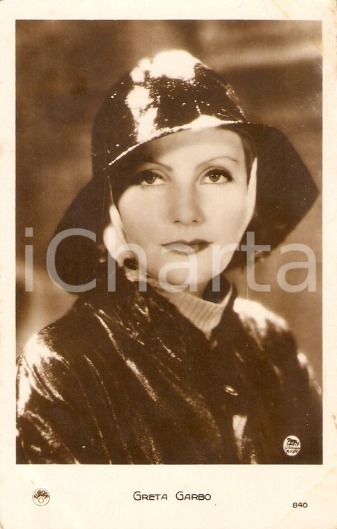 1925 ca CINEMA Attrice Greta GARBO indossa cappello da pioggia *Cartolina FP NV