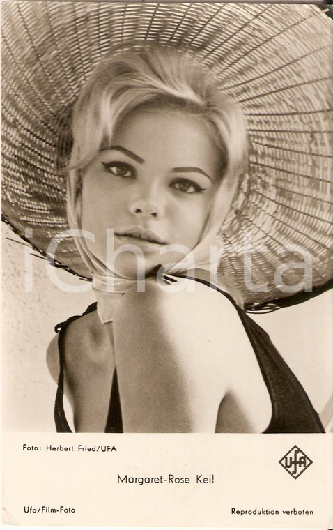 1960 ca CINEMA Attrice Margaret-Rose KEIL con cappello in vimini Cartolina FP NV