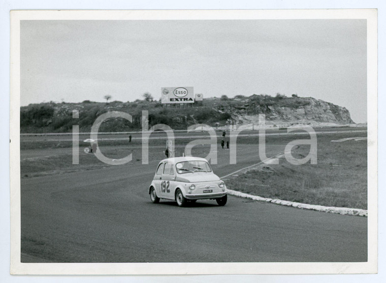 1965 ca JOLLY CLUB Fiat 500 durante gara di RALLY Insegna ESSO EXTRA *Foto