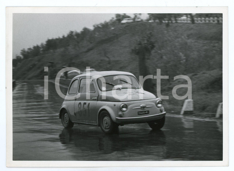 1965 ca RALLY Fiat 500 JOLLY CLUB durante una gara *Foto
