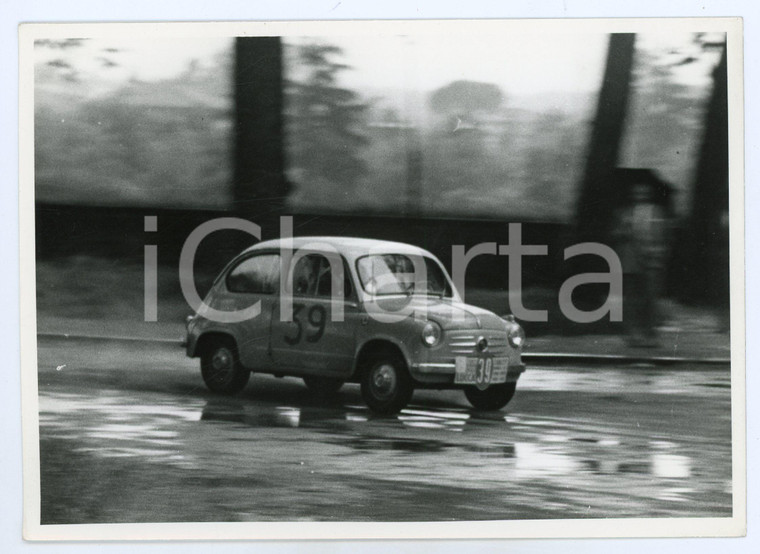 1960 ca RALLY Fiat 600 durante gara sotto la pioggia JOLLY CLUB *Foto