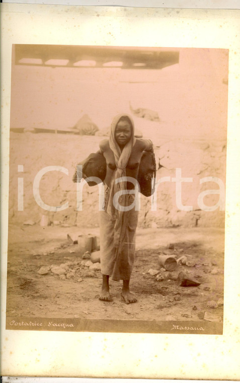 1890 ca MASSAUA ERITREA Ritratto di portatrice d'acqua seminuda *Foto EROTICA