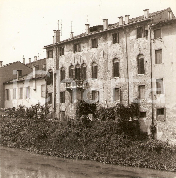1977 PADOVA Case lungo il fiume BACCHIGLIONE *Foto 18x18 cm