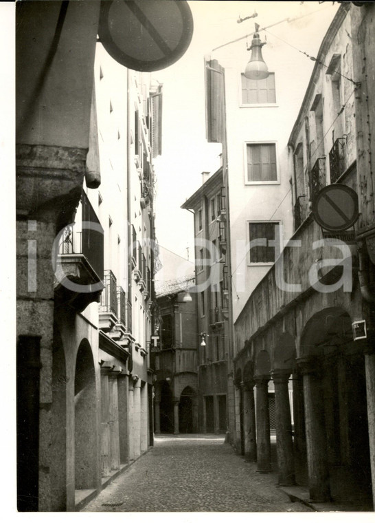 1970 ca PADOVA Una via porticata nel centro storico *Foto ARTISTICA 18x24 cm