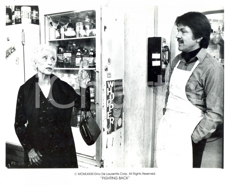 1982 FIGHTING BACK Tom SKERRITT in his shop in PHILADELPHIA Movie Lewis TEAGUE
