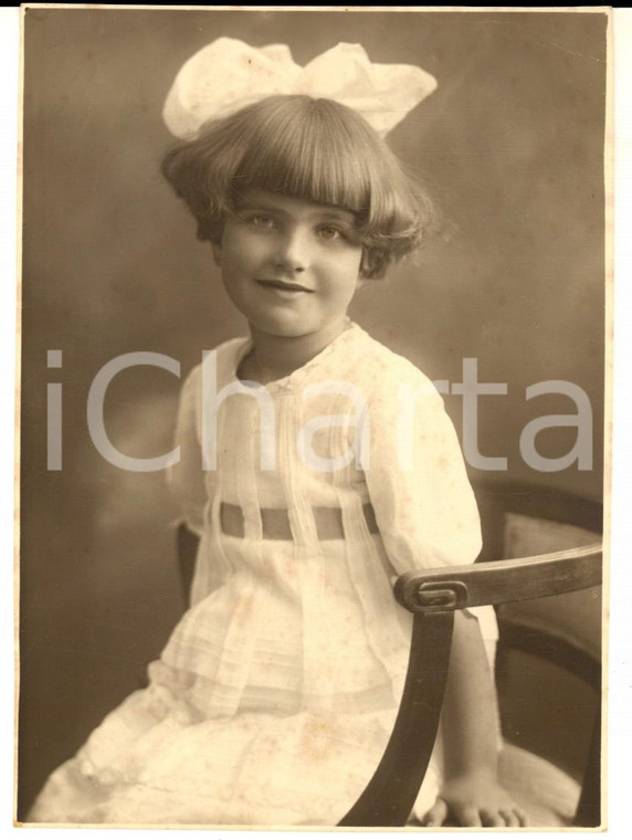 1920 ca MILANO (?) Ritratto di bambina seduta *Fotografia VINTAGE 10x14 cm 