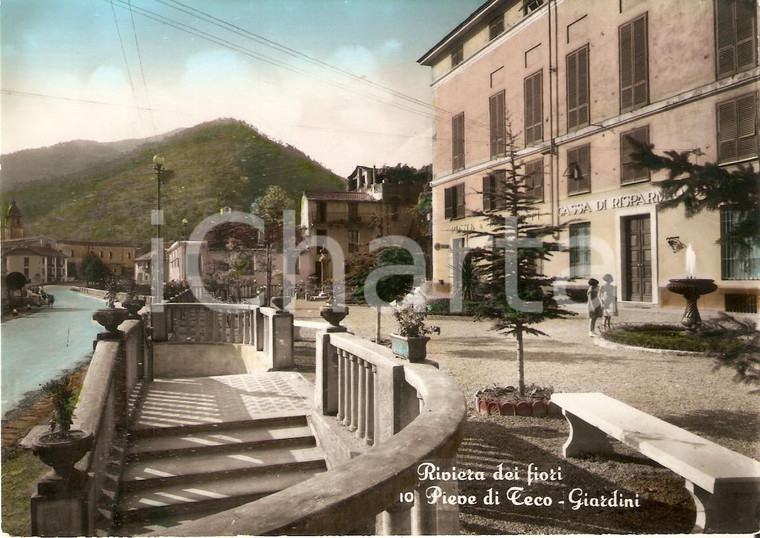 1950 ca PIEVE DI TECO Bambine guardano fontana dei giardini pubblici *Cartolina 