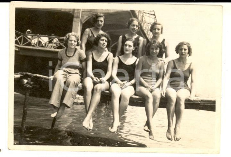 1930 ca LIGURIA Ballerina Tusnelda RISSO in spiaggia con le colleghe *Foto 9x6 