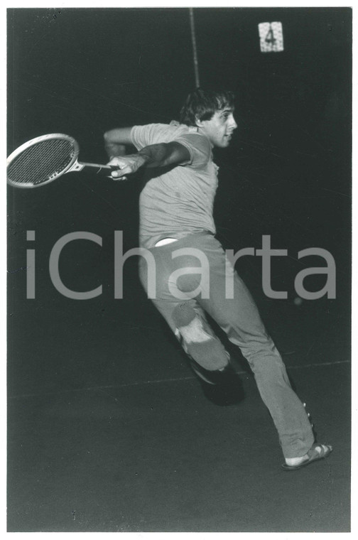 1970 ca ITALIA - MUSICA Adriano CELENTANO gioca a tennis - Foto19x29 cm