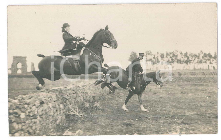 1925 ca ITALIA - IPPICA - Donna e ufficiale al salto - Foto 14x9 cm