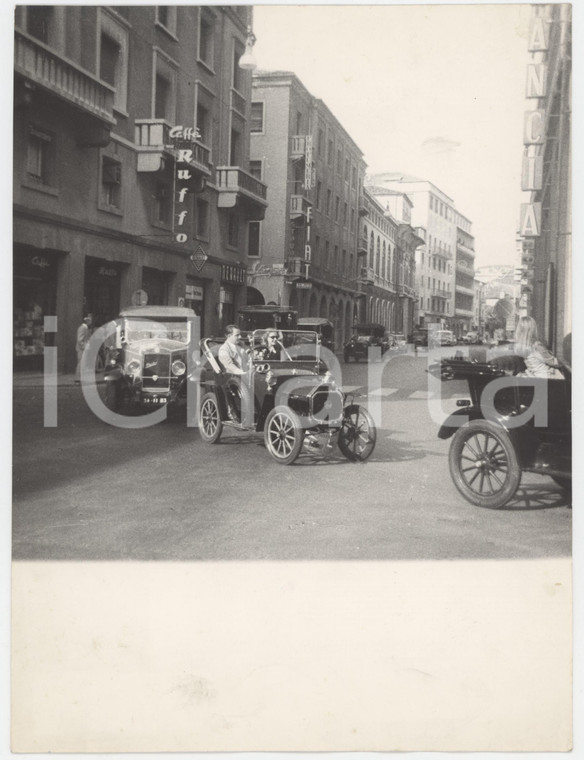 1970 ca PADOVA Fiat Balilla e auto d'epoca per le vie della città - Foto 17x24