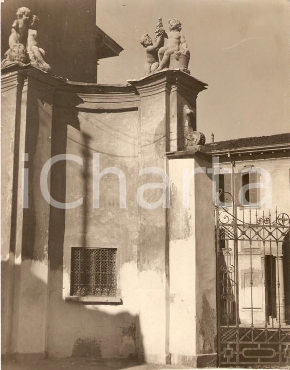 1950 ca SARONNO (VA) Ingresso di Palazzo VISCONTI *Foto 18x23 cm