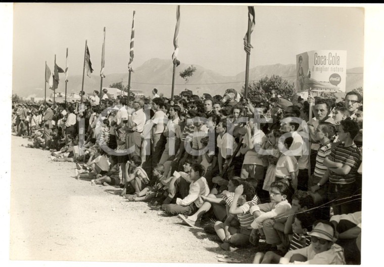 1960 ca PALERMO Pubblico giovanile per un evento internazionale *Foto 18x13 cm