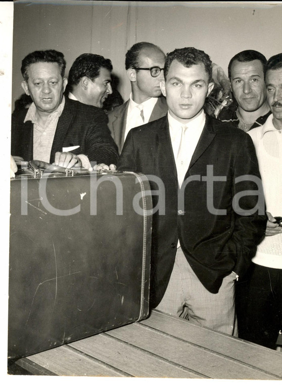 1960 MILANO BOXE Carlos ORTIZ arriva per l'incontro con Duilio LOI *Foto 18x24