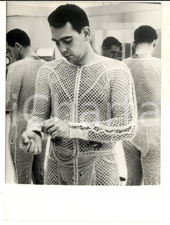 1964 HAMILTON (USA) Una maglia spaziale con acqua corrente *Foto 14x18 cm