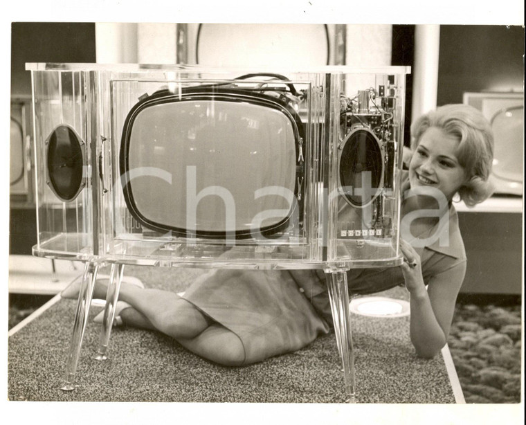 1960 LONDON National Radio Show - Sally FOOT and the transparent tv *Photo