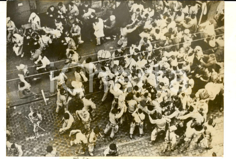 1960 ALGER Insurrection - La foule contre les parachutistes *Photo18x13 cm